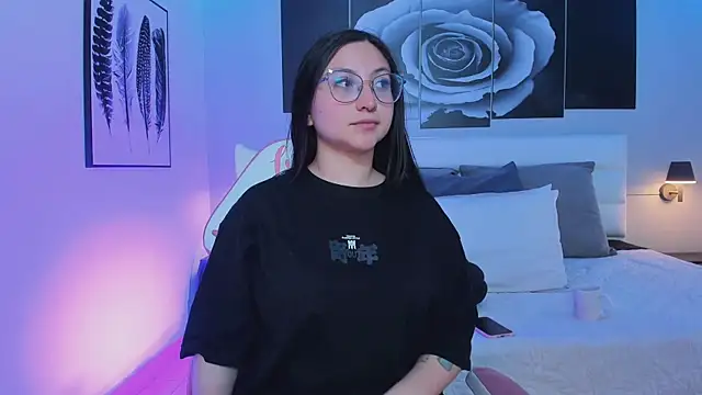 lucy neil online show from March 2025 07:05:02 PM