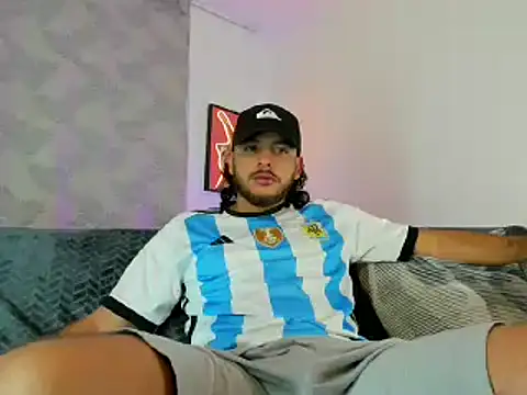 Snapshot of tuyo1995 chatting on November 2025 06:17:01 PM tuyo1995 online show from November 2025 06:17:01 PM