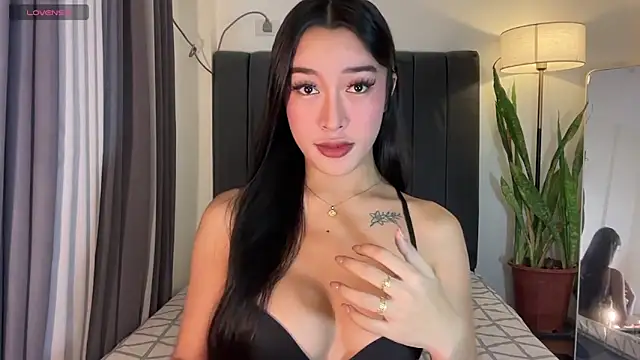 Snapshot of wiggle_nibble chatting on November 2025 05:57:01 PM wiggle nibble online show from November 2025 05:57:01 PM