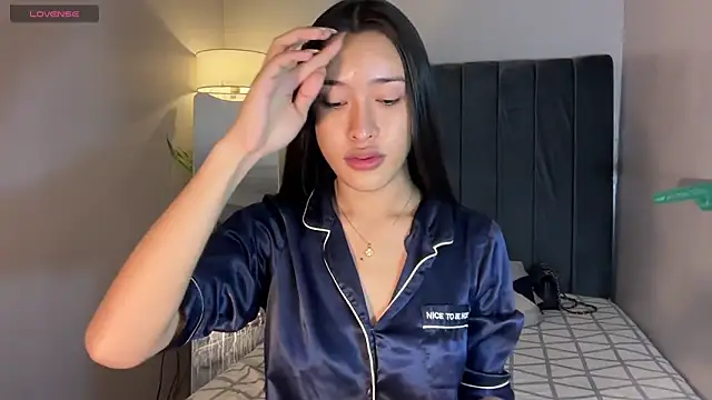 Snapshot of wiggle_nibble chatting on December 2025 06:46:02 PM wiggle nibble online show from December 2025 06:46:02 PM