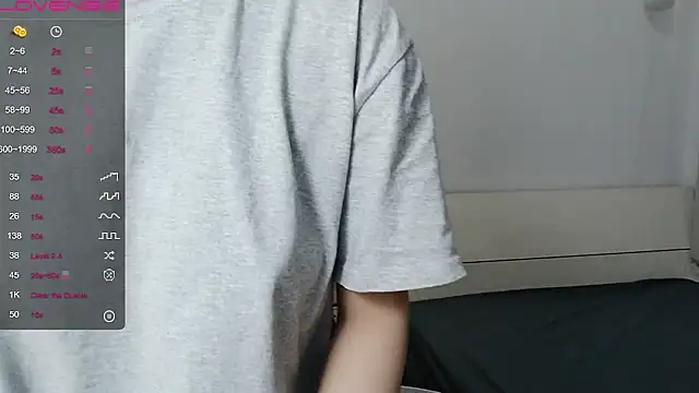 Snapshot of QiuPeiPeimmm chatting on October 2025 08:31:02 AM QiuPeiPeimmm online show from October 2025 08:31:02 AM