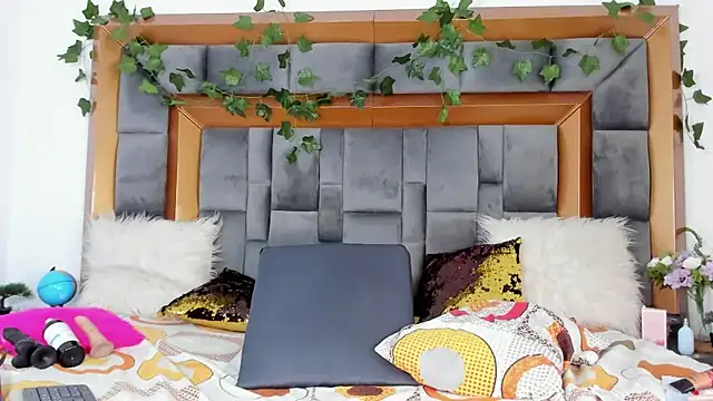 BellaKarla online show from February 2025 03:47:01 PM