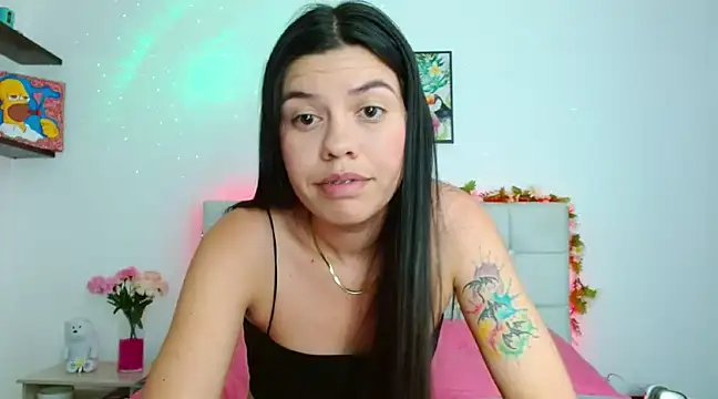 Snapshot of Layla_Rachel chatting on December 2024 02:09:01 AM Layla Rachel online show from December 2024 02:09:01 AM