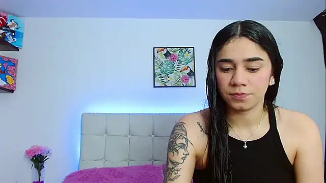 Snapshot of Layla_Rachel chatting on January 2025 01:18:02 AM Layla Rachel online show from January 2025 01:18:02 AM