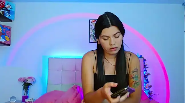 Snapshot of Layla_Rachel chatting on February 2025 01:23:02 AM Layla Rachel online show from February 2025 01:23:02 AM