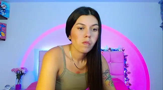 Snapshot of Layla_Rachel chatting on February 2025 01:47:02 AM Layla Rachel online show from February 2025 01:47:02 AM