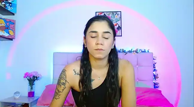 Snapshot of Layla_Rachel chatting on February 2025 12:32:01 AM Layla Rachel online show from February 2025 12:32:01 AM