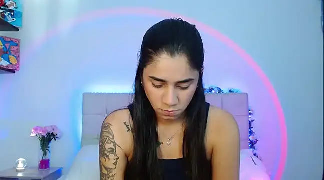 Snapshot of Layla_Rachel chatting on March 2025 01:00:02 AM Layla Rachel online show from March 2025 01:00:02 AM