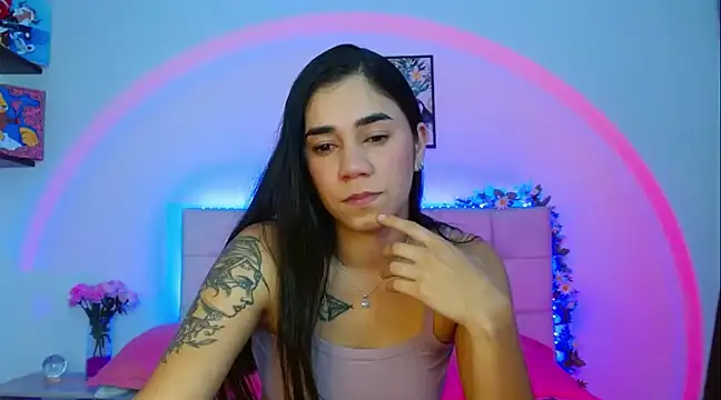 Snapshot of Layla_Rachel chatting on March 2025 01:31:02 AM Layla Rachel online show from March 2025 01:31:02 AM