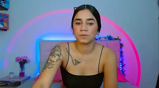 Snapshot of Layla_Rachel chatting on March 2025 02:06:02 AM Layla Rachel online show from March 2025 02:06:02 AM