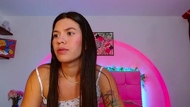 Snapshot of Layla_Rachel chatting on October 2025 10:30:02 PM Layla Rachel online show from October 2025 10:30:02 PM