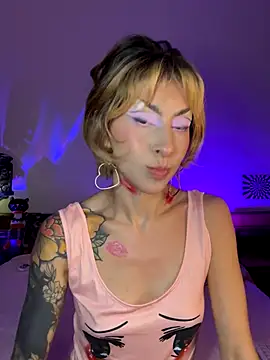 Snapshot of Cinamoonn chatting on October 2025 06:50:02 PM Cinamoonn online show from October 2025 06:50:02 PM