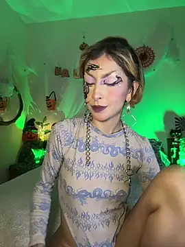 Snapshot of Cinamoonn chatting on November 2025 10:01:01 PM Cinamoonn online show from November 2025 10:01:01 PM