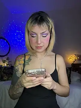 Cinamoonn online show from March 2026 06:55:02 PM