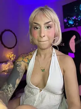 Cinamoonn online show from May 2026 09:34:01 PM
