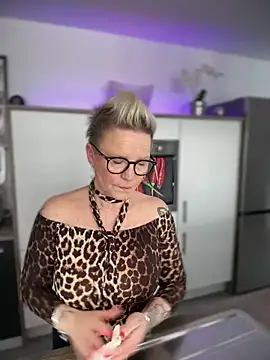 German Milf online show from February 2025 02:06:02 PM