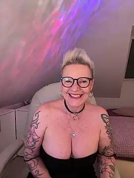 German Milf online show from April 2026 12:50:01 PM