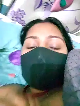 Shristiprakash0 online show from November 2025 04:28:02 AM