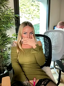 EmaSalis online show from October 2025 09:10:02 AM