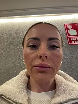 EmaSalis online show from November 2025 08:20:02 AM