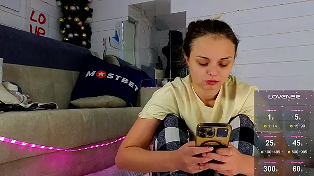 Misss Vikk online show from December 2024 10:24:01 AM