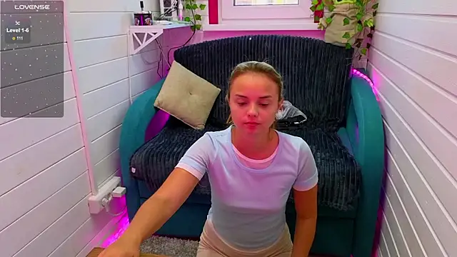 Misss Vikk online show from September 2025 06:13:01 AM