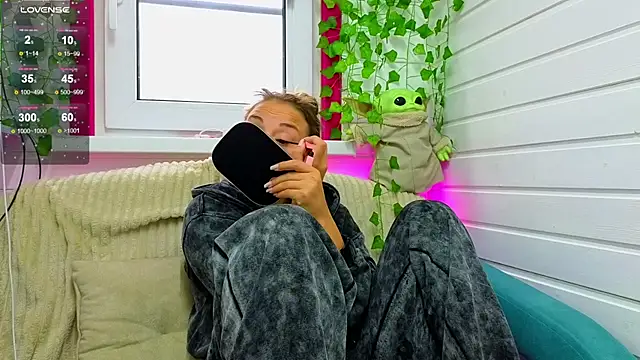 Misss Vikk online show from September 2025 06:25:02 AM