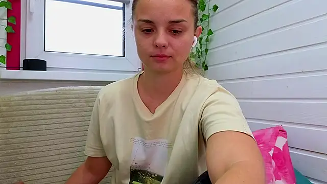 Misss Vikk online show from October 2025 07:31:02 AM