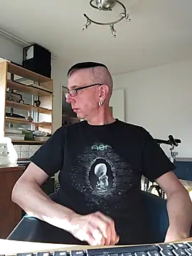 Snapshot of seelengleich chatting on October 2025 01:34:02 PM seelengleich online show from October 2025 01:34:02 PM