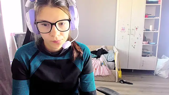 MollyLollipop online show from October 2025 04:46:01 AM