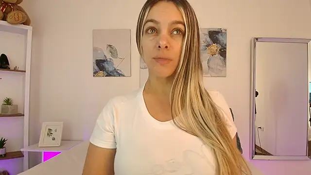 Isabella Harley online show from April 2026 01:26:01 PM