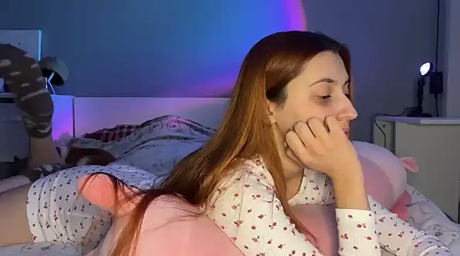 Snapshot of Uniarten chatting on December 2024 03:31:02 PM Uniarten online show from December 2024 03:31:02 PM