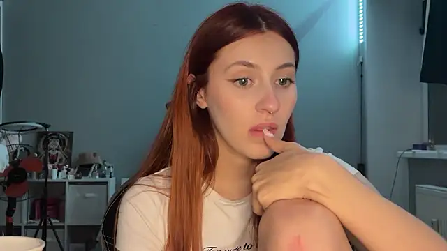 Snapshot of Uniarten chatting on September 2025 07:28:01 PM Uniarten online show from September 2025 07:28:01 PM