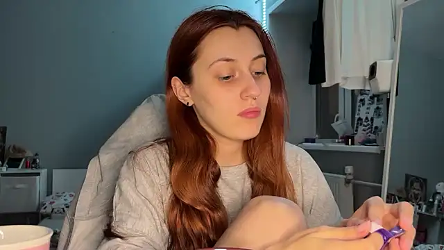 Snapshot of Uniarten chatting on October 2025 06:16:02 PM Uniarten online show from October 2025 06:16:02 PM