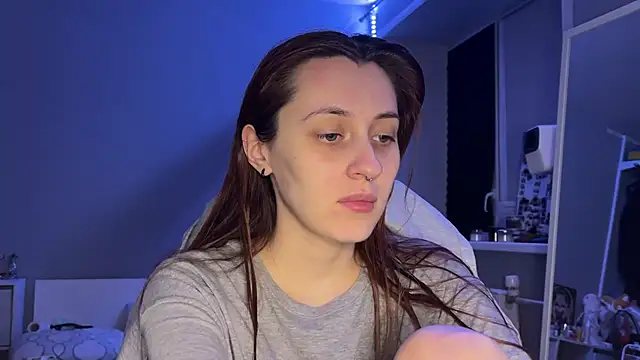 Snapshot of Uniarten chatting on April 2026 08:24:02 PM Uniarten online show from April 2026 08:24:02 PM