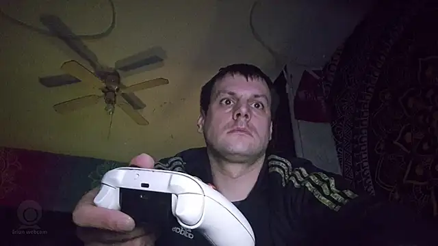 Snapshot of slankecrosdresser chatting on April 2026 07:33:02 PM slankecrosdresser online show from April 2026 07:33:02 PM