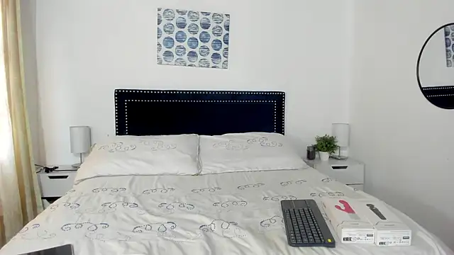 Snapshot of ZulyMichels chatting on December 2024 12:23:01 PM ZulyMichels online show from December 2024 12:23:01 PM