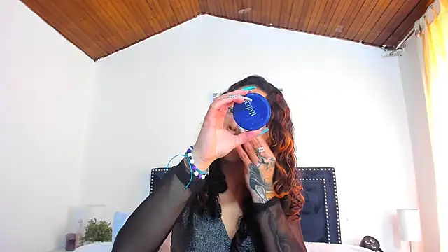 Snapshot of ZulyMichels chatting on February 2025 04:51:01 PM ZulyMichels online show from February 2025 04:51:01 PM