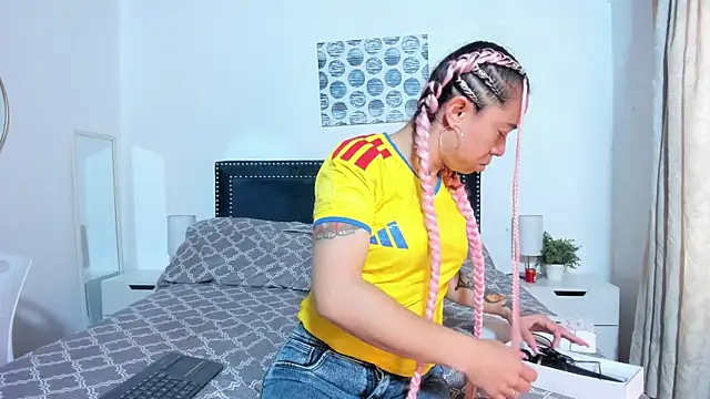 ZulyMichels online show from June 2026 12:40:02 PM