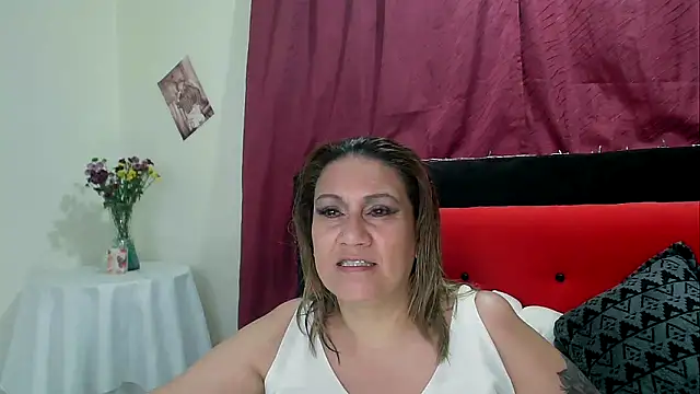 Snapshot of yayita_mature chatting on January 2025 12:04:02 PM yayita mature online show from January 2025 12:04:02 PM