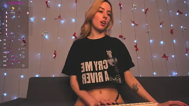 Snapshot of Fire_moth chatting on February 2026 07:38:02 AM Fire moth online show from February 2026 07:38:02 AM