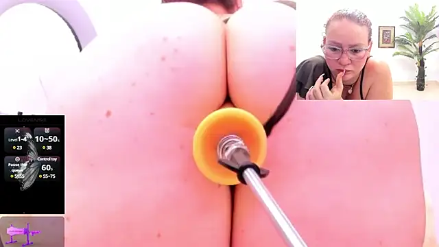 Paulina Davis  online show from March 2025 05:19:01 AM