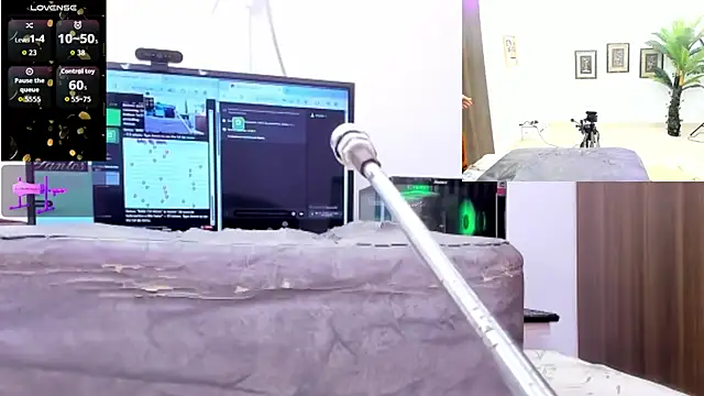 Paulina Davis  online show from September 2025 09:49:01 PM