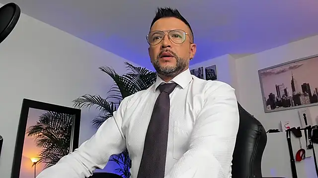 Snapshot of MrFrank_tattoo chatting on December 2024 02:58:02 PM MrFrank tattoo online show from December 2024 02:58:02 PM