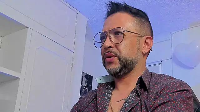 Snapshot of MrFrank_tattoo chatting on February 2025 10:47:01 PM MrFrank tattoo online show from February 2025 10:47:01 PM