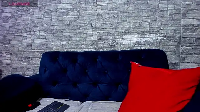 Snapshot of LizzRouse chatting on December 2024 02:27:01 PM LizzRouse online show from December 2024 02:27:01 PM