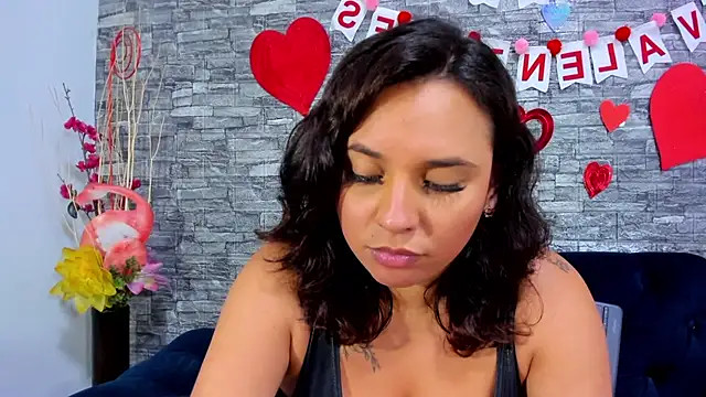 Snapshot of LizzRouse chatting on February 2025 12:49:01 AM LizzRouse online show from February 2025 12:49:01 AM