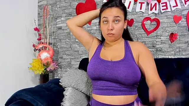 Snapshot of LizzRouse chatting on February 2025 09:14:01 PM LizzRouse online show from February 2025 09:14:01 PM