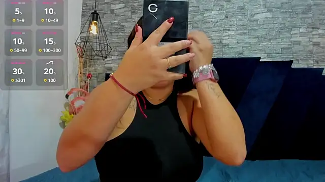 Snapshot of LizzRouse chatting on September 2025 10:54:01 PM LizzRouse online show from September 2025 10:54:01 PM