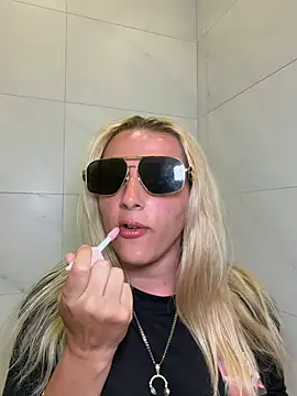 Snapshot of Strongqueen chatting on June 2026 08:31:02 PM Strongqueen online show from June 2026 08:31:02 PM